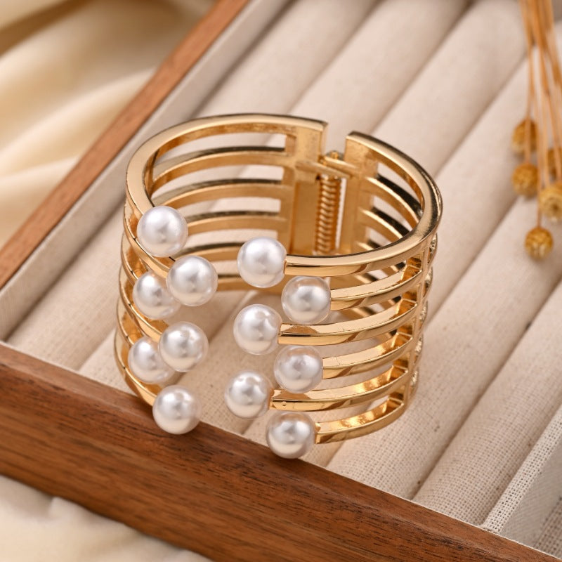 Alloy Fan-Shaped Symmetrical Pearl Bracelet For Women
